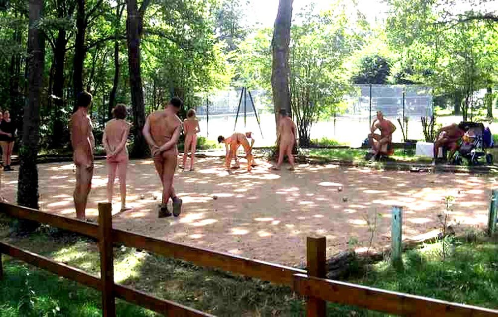 Centres naturistes offrant des activités naturistes diverses.